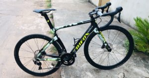 Trifox X10 review: Trifox X10 road bike on a street