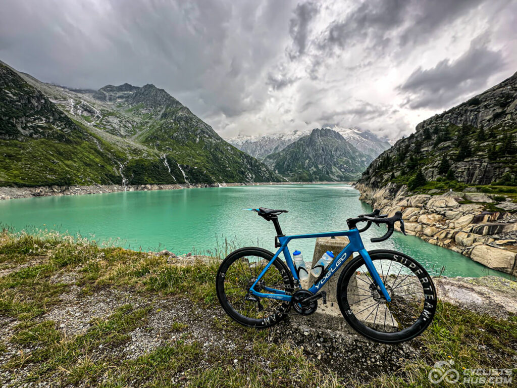 My bike with the Gรถscheneralpsee in the background.