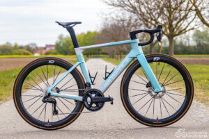 Winspace M6 review: Winspace M6 with UPVINE PRO+ wheels and Shimano Ultegra Di2 on a bike path.