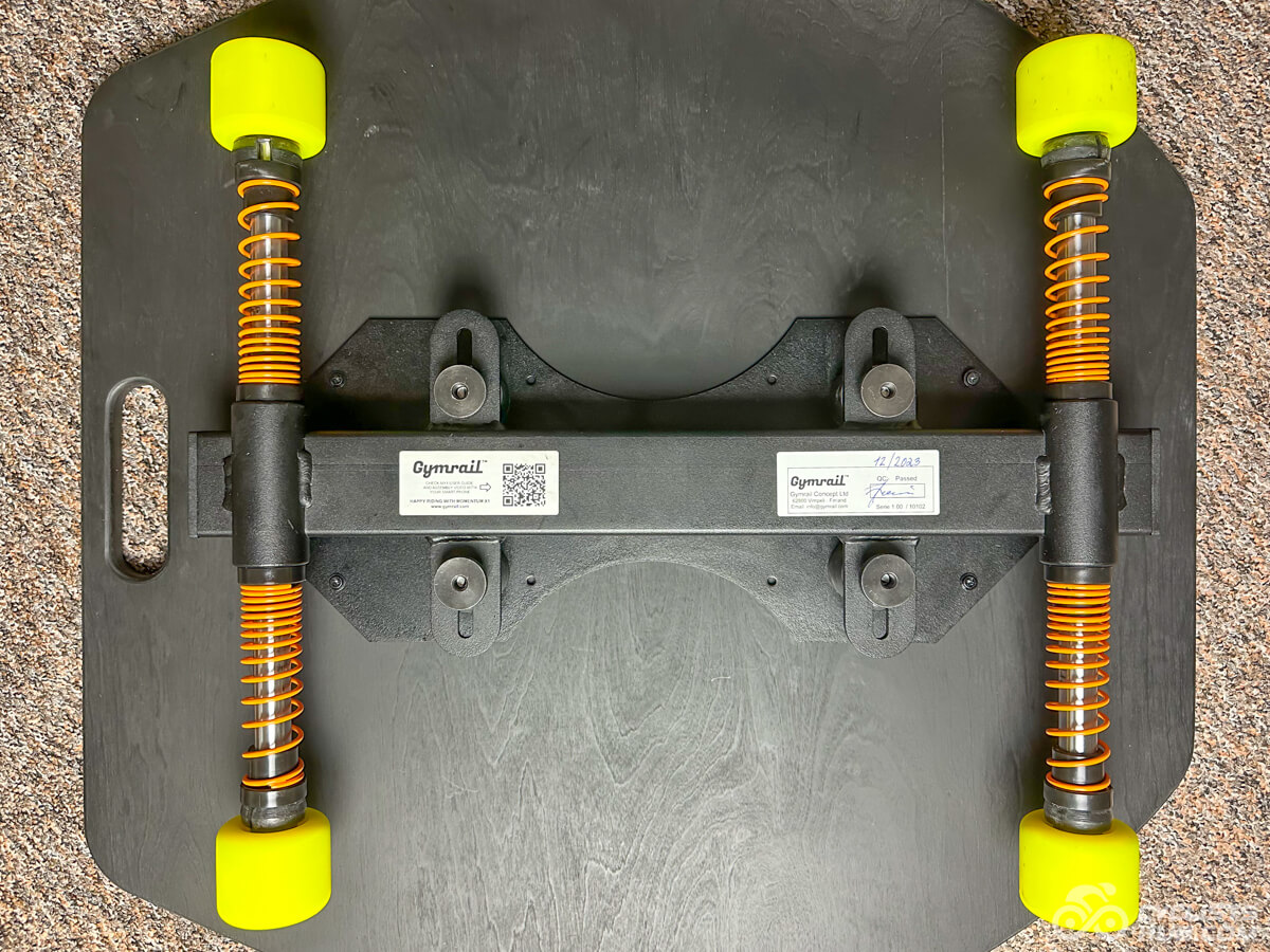 Momentum X1 view from the bottom showing the rubber dampers position.
