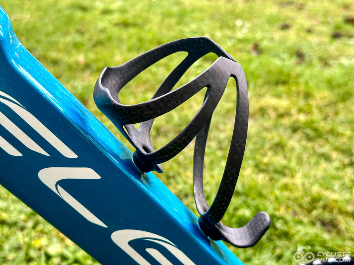 Cheap carbon bottle cage on my YOELEO R12.