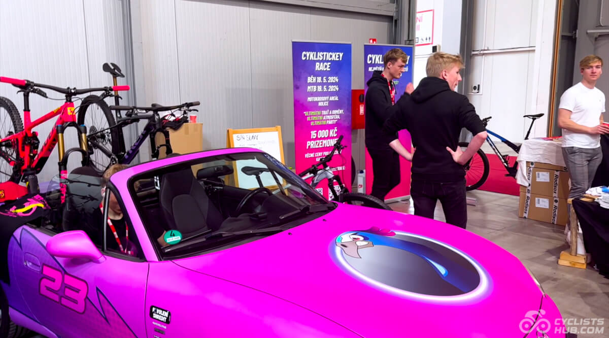 Pink/purple car and the Cyklistickey booth.