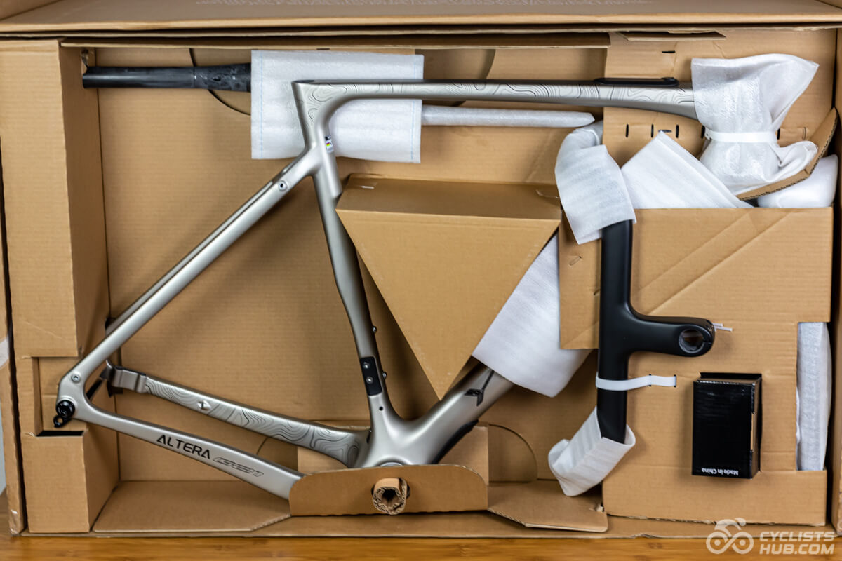 YOELEO G21 Altera in the box (packing detail).