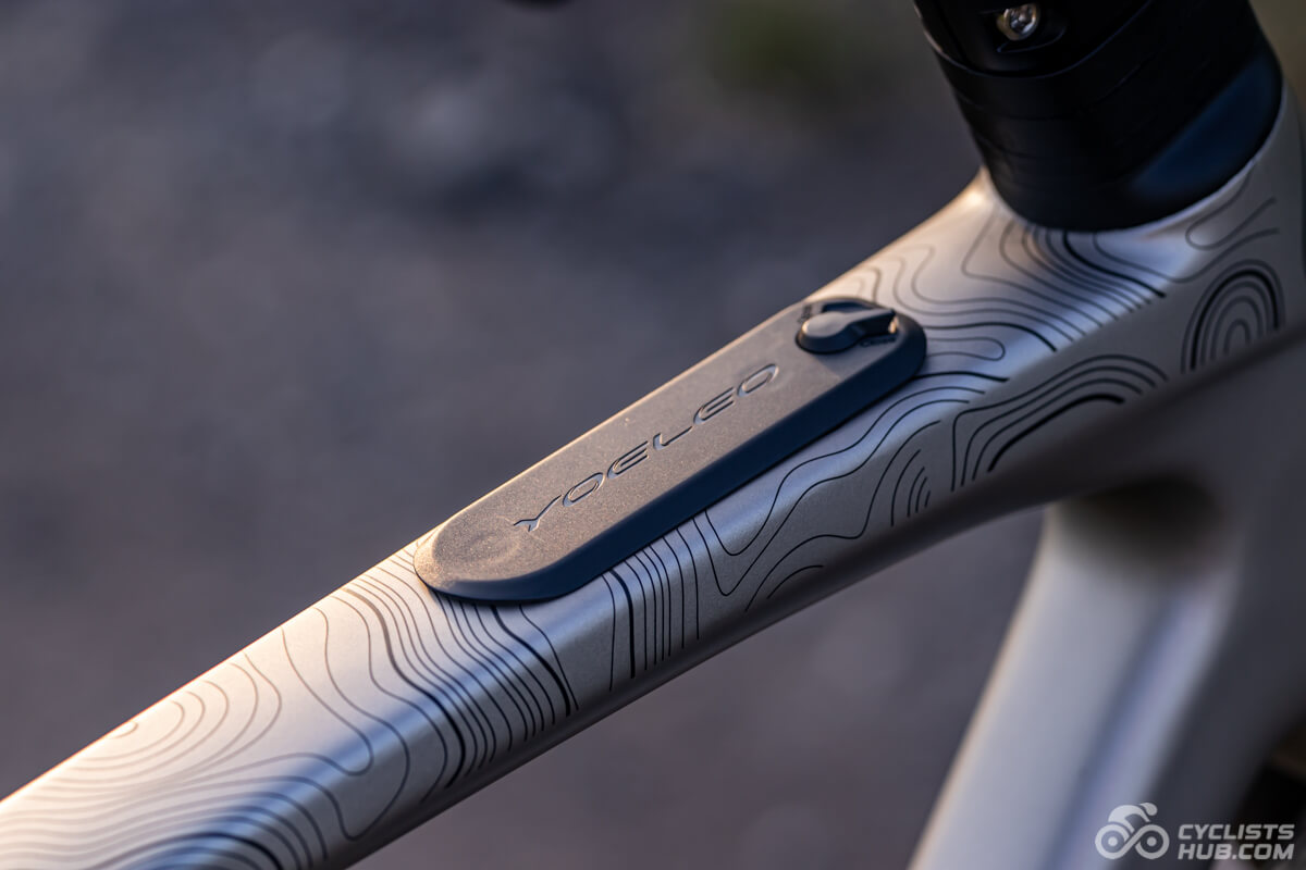 YOELEO G21 Altera top tube storage compartment.