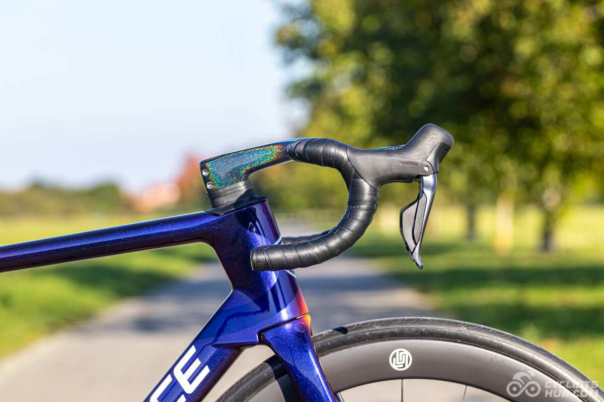 Winspace SLC5 handlebar/shifters side view.