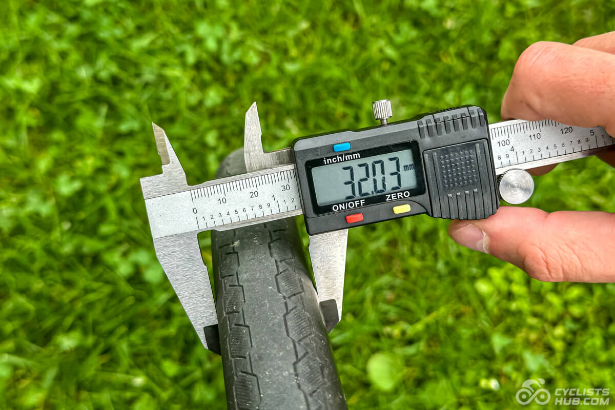 Tufo Comtura 4TR 28mm tires measure 32mm on Particle GCX45 wheels.