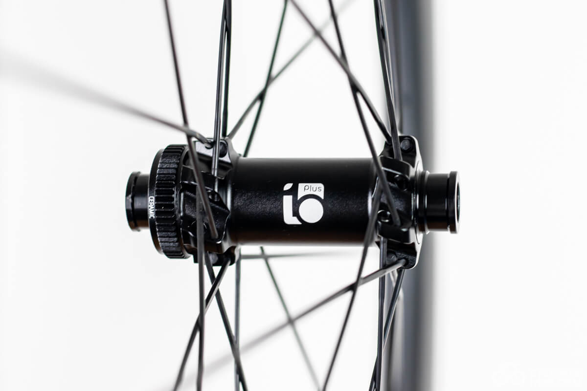 10Plus T-Series 50mm front hub detail.