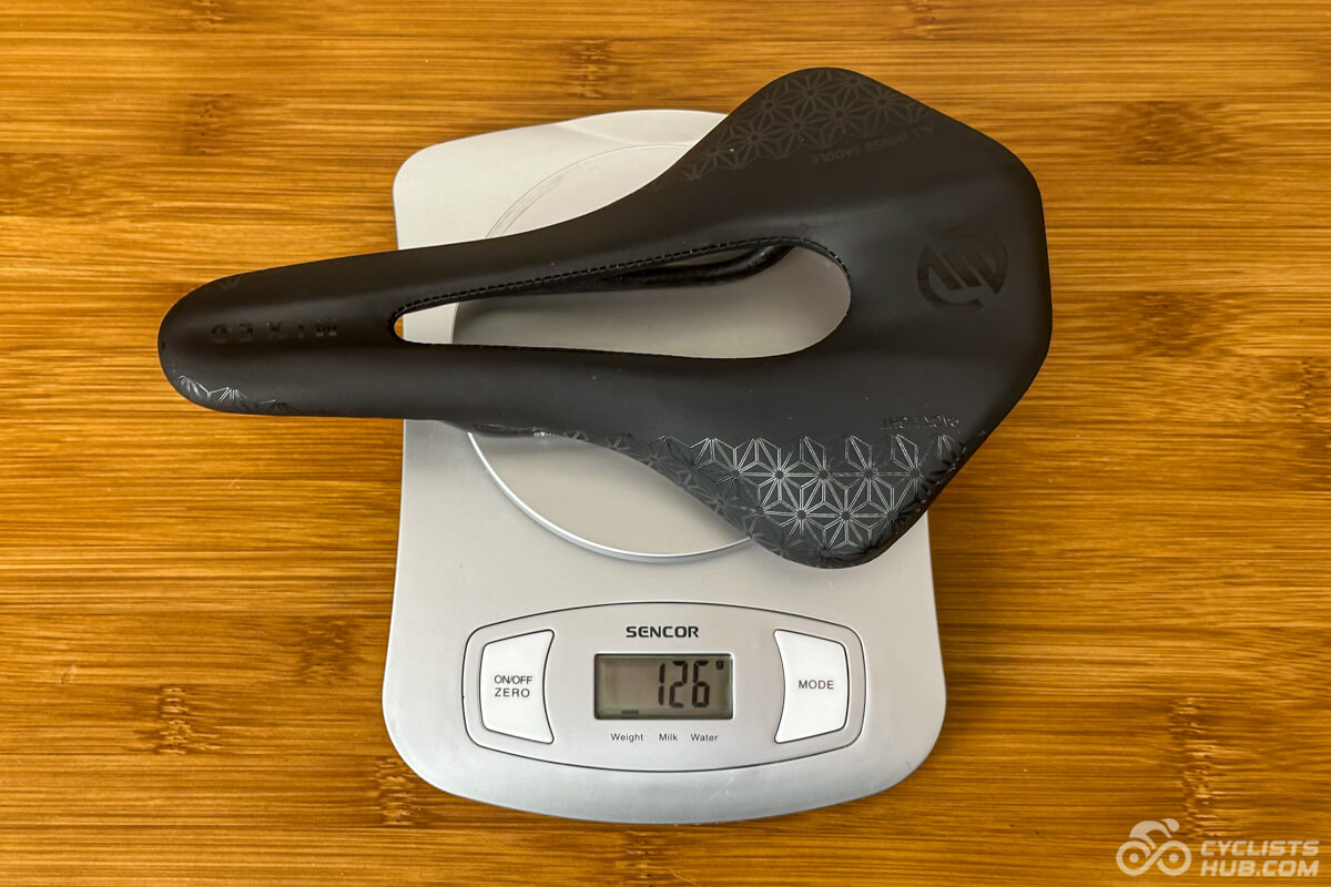 Mixed 5D saddle on a kitchen scale (126g).