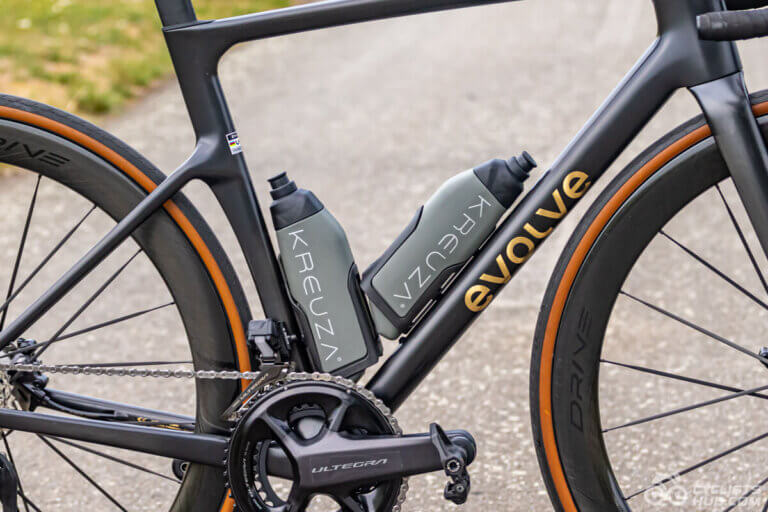 Kreuza Aero Slice bottles review: Slice bottles mounted on Evolve Cima.